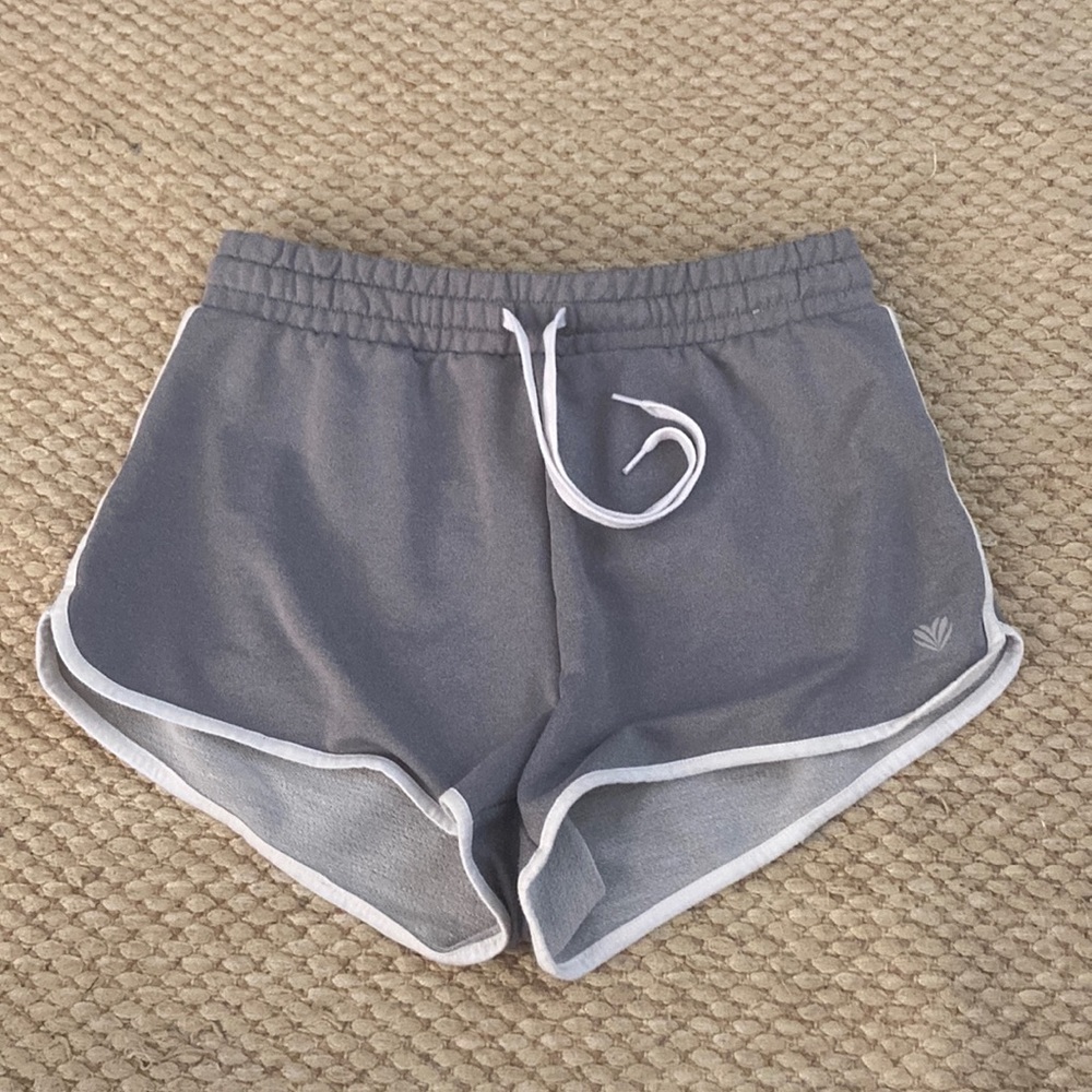 forever 21 women’s s grey shorts, size small, mint condition